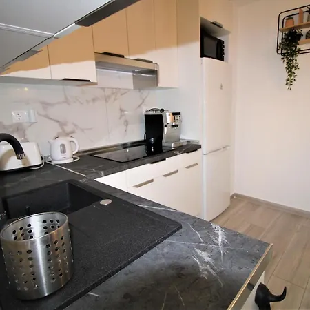 Martinez De Velasco *